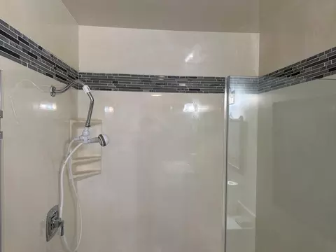 Bath - 928 Hackberry Ave, Modesto, CA 95350 photo 1 of 3