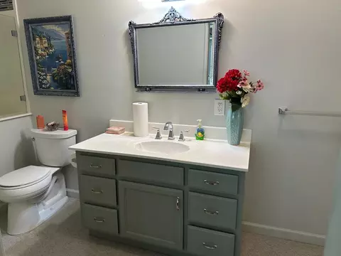 Bath - 928 Hackberry Ave, Modesto, CA 95350 photo 2 of 3