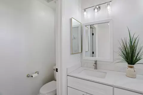 Bath - 2548 Knobcone Ln, Lodi, CA 95242 photo 2 of 3
