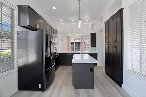 Kitchen - 2548 Knobcone Ln, Lodi, CA 95242 photo 6 of 9