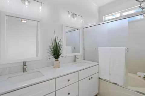 Bath - 2548 Knobcone Ln, Lodi, CA 95242 photo 1 of 3