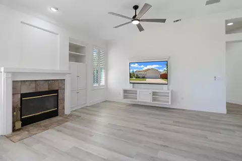 Living - 2548 Knobcone Ln, Lodi, CA 95242 photo 3 of 6