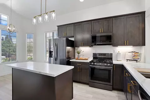 Kitchen - 2548 Knobcone Ln, Lodi, CA 95242 photo 2 of 9