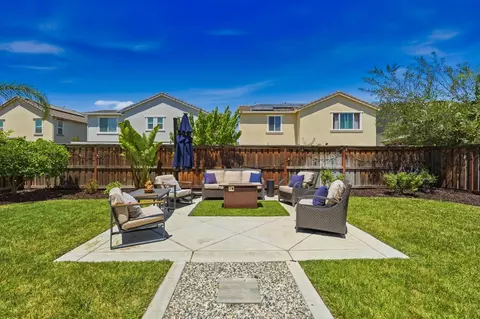 Exterior - 17511 Gemini Ct, Lathrop, CA 95330 photo 3 of 4