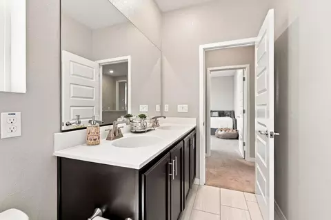 Bath - 17511 Gemini Ct, Lathrop, CA 95330 photo 2 of 2