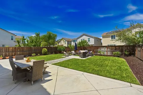Exterior - 17511 Gemini Ct, Lathrop, CA 95330 photo 2 of 4