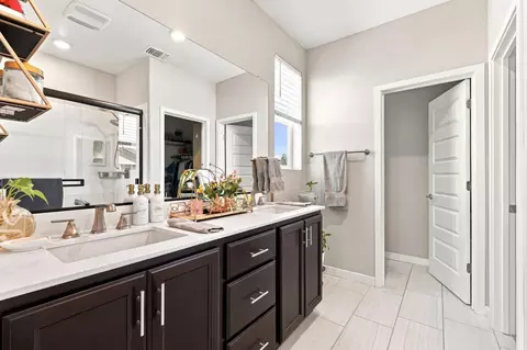 Bath - 17511 Gemini Ct, Lathrop, CA 95330 photo 1 of 2