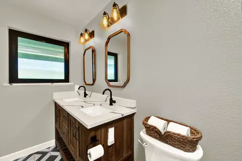 Bath - 8357 County Road 91b, Zamora, CA 95698 photo 3 of 5