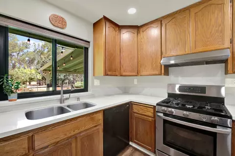 Kitchen - 8357 County Road 91b, Zamora, CA 95698 photo 7 of 9