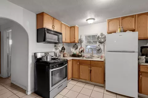 Kitchen - 1514 Eureka St, Modesto, CA 95358 photo 2 of 3