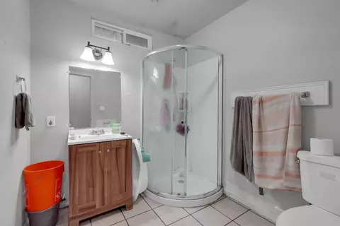Bath - 1514 Eureka St, Modesto, CA 95358 photo 2 of 2