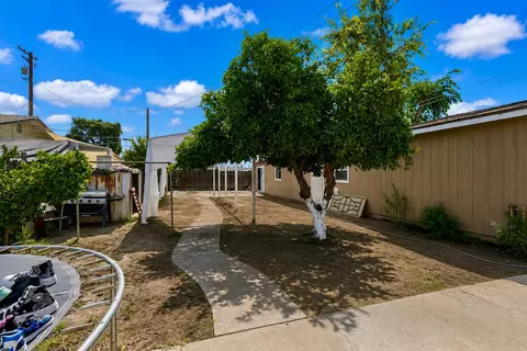 Exterior - 1514 Eureka St, Modesto, CA 95358 photo 2 of 5