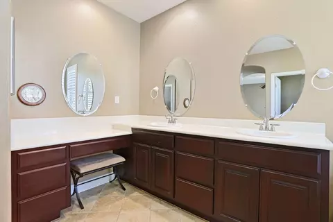 Bath - 2614 Redbridge Rd, Tracy, CA 95377 photo 4 of 5