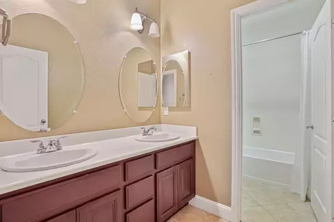 Bath - 2614 Redbridge Rd, Tracy, CA 95377 photo 1 of 5