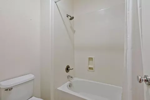 Bath - 2614 Redbridge Rd, Tracy, CA 95377 photo 2 of 5
