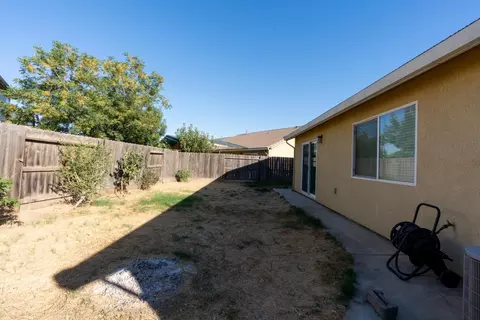 Exterior - 2835 N Drake Ave, Merced, CA 95348 photo 6 of 10