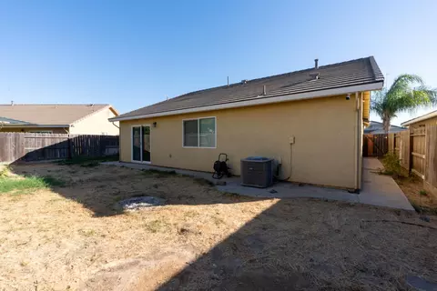 Exterior - 2835 N Drake Ave, Merced, CA 95348 photo 7 of 10