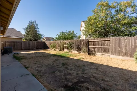 Exterior - 2835 N Drake Ave, Merced, CA 95348 photo 9 of 10