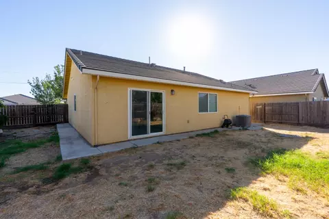 Exterior - 2835 N Drake Ave, Merced, CA 95348 photo 5 of 10