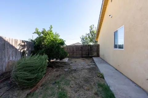 Exterior - 2835 N Drake Ave, Merced, CA 95348 photo 8 of 10
