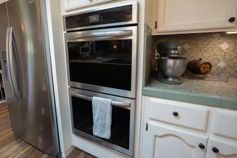 Kitchen - 24333 E Highway 26, Linden, CA 95236 photo 4 of 7