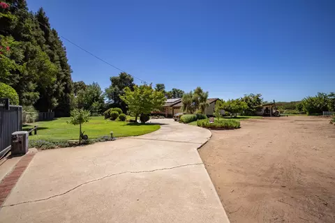 Exterior - 24333 E Highway 26, Linden, CA 95236 photo 5 of 38