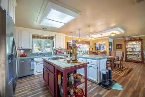 Kitchen - 24333 E Highway 26, Linden, CA 95236 photo 2 of 7