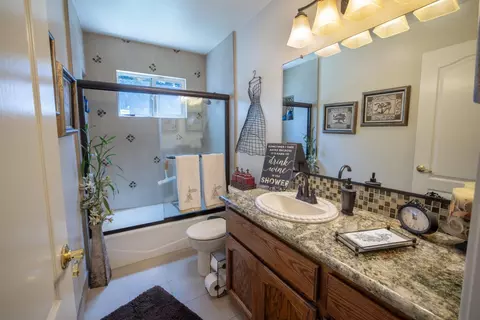 Bath - 24333 E Highway 26, Linden, CA 95236 photo 1 of 5