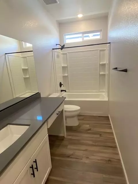 Bath - 605 Mansfield Dr, Patterson, CA 95363 photo 1 of 2