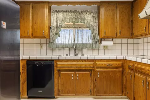 Kitchen - 14901 Pueblo Dr, Manteca, CA 95336 photo 3 of 3
