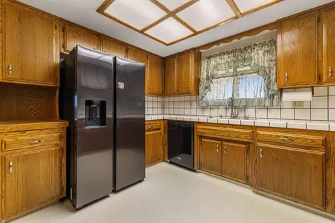 Kitchen - 14901 Pueblo Dr, Manteca, CA 95336 photo 2 of 3