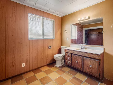 Bath - 5212 Cypress Ave, Carmichael, CA 95608 photo 1 of 3