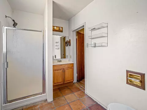 Bath - 5212 Cypress Ave, Carmichael, CA 95608 photo 3 of 3