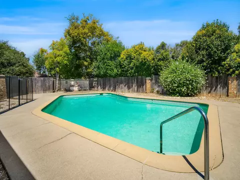Exterior - 5212 Cypress Ave, Carmichael, CA 95608 photo 14 of 20