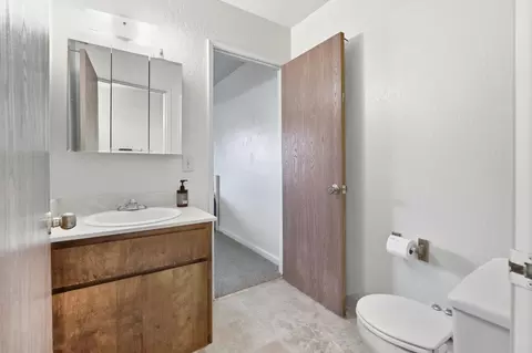 Bath - 921 Bienville, Davis, CA 95616 photo 2 of 2