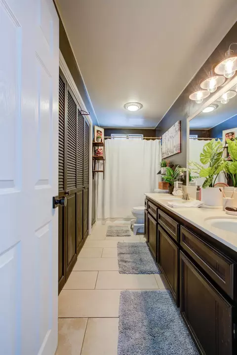 Bath - 8322 Winfield Dr, Hilmar, CA 95324 photo 1 of 3