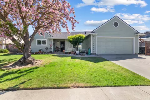13132 Heather Dr, Waterford, CA 95386