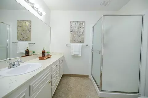 Bath - 617 W Granger Ave #37, Modesto, CA 95350 photo 1 of 5