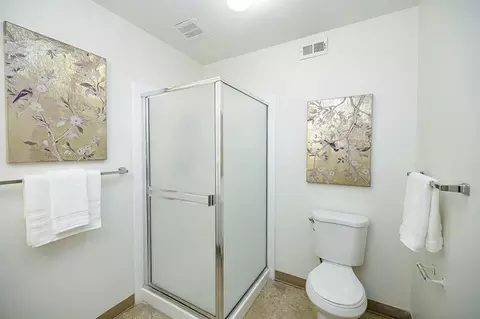 Bath - 617 W Granger Ave #37, Modesto, CA 95350 photo 2 of 5