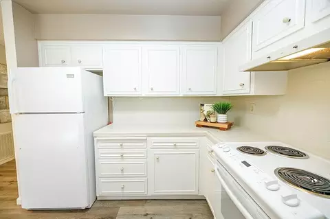 Kitchen - 617 W Granger Ave #37, Modesto, CA 95350 photo 2 of 2