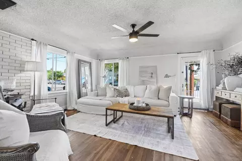 Living - 326 W 9th St, Tracy, CA 95376 photo 2 of 2