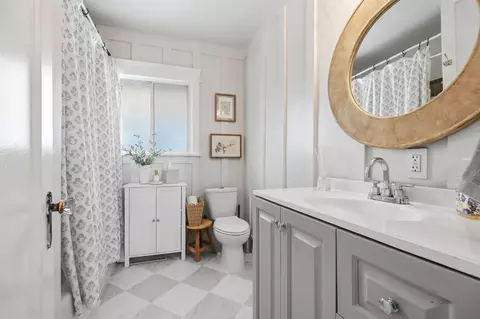 Bath - 326 W 9th St, Tracy, CA 95376 photo 1 of 3