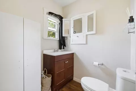 Bath - 326 W 9th St, Tracy, CA 95376 photo 3 of 3