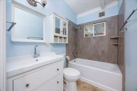 Bath - 936 Spring St, Placerville, CA 95667 photo 1 of 1