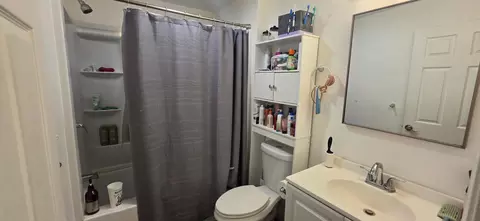 Bath - 2017 Donald St, Modesto, CA 95351 photo 1 of 1