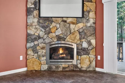Living - 119 Meadowview Ct, Arnold, CA 95223 photo 2 of 3
