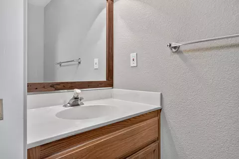 Bath - 119 Meadowview Ct, Arnold, CA 95223 photo 1 of 5