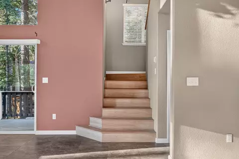 Entry Way - 119 Meadowview Ct, Arnold, CA 95223 photo 2 of 3