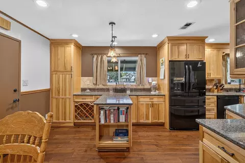 Kitchen - 5000 Patric Way, Carmichael, CA 95608 photo 6 of 7