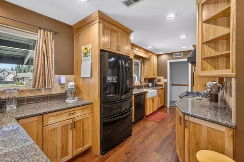 Kitchen - 5000 Patric Way, Carmichael, CA 95608 photo 5 of 7
